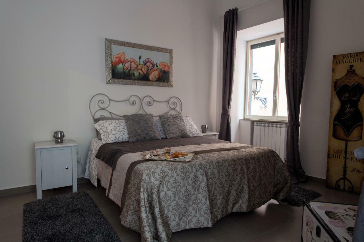 Casa Vacanza "Al Vicolo Delle Colonne" Салерно Екстериор снимка