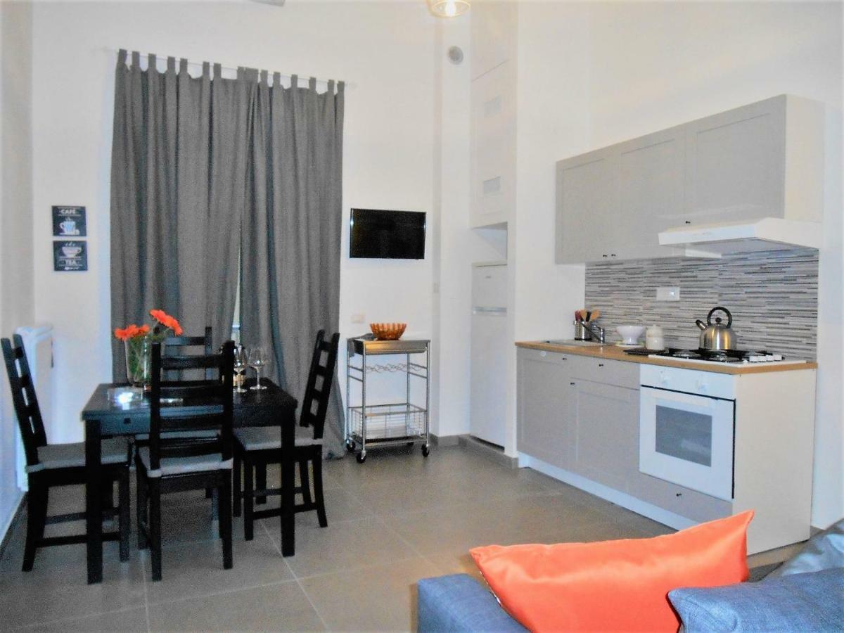 Casa Vacanza "Al Vicolo Delle Colonne" Салерно Екстериор снимка