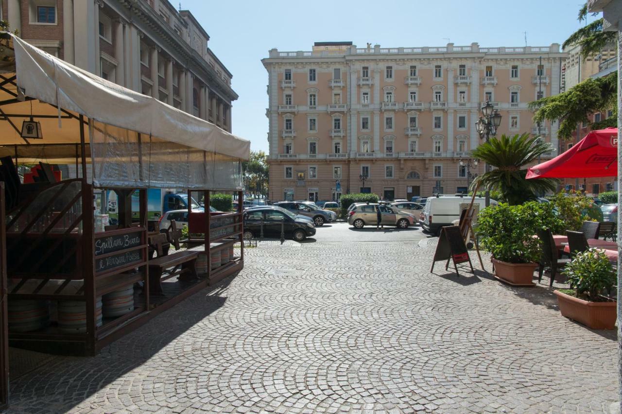 Casa Vacanza "Al Vicolo Delle Colonne" Салерно Екстериор снимка