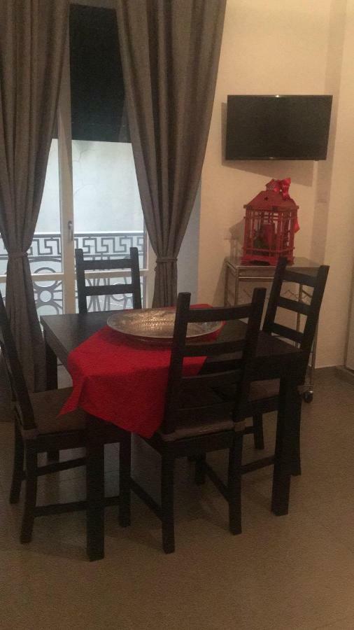 Casa Vacanza "Al Vicolo Delle Colonne" Салерно Екстериор снимка