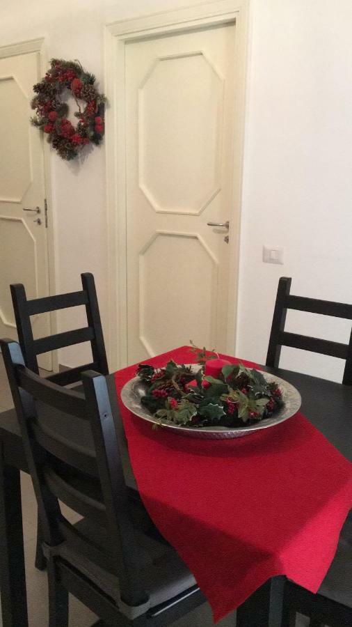 Casa Vacanza "Al Vicolo Delle Colonne" Салерно Екстериор снимка