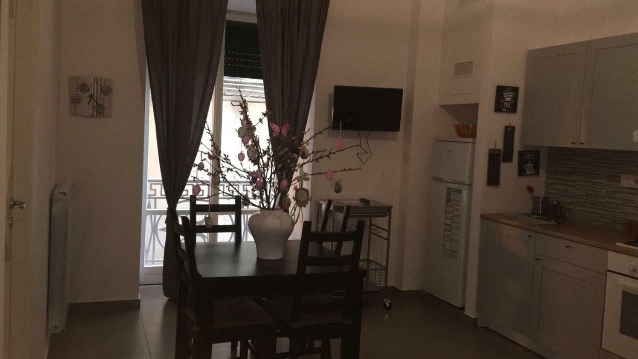 Casa Vacanza "Al Vicolo Delle Colonne" Салерно Екстериор снимка